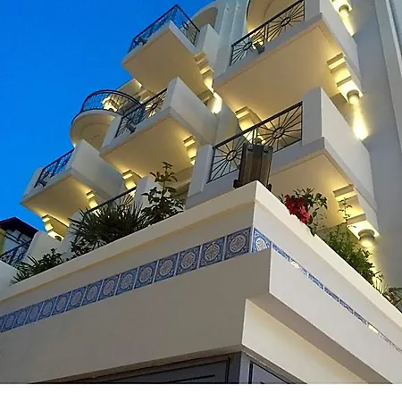 Отель Royal Boutique 3*